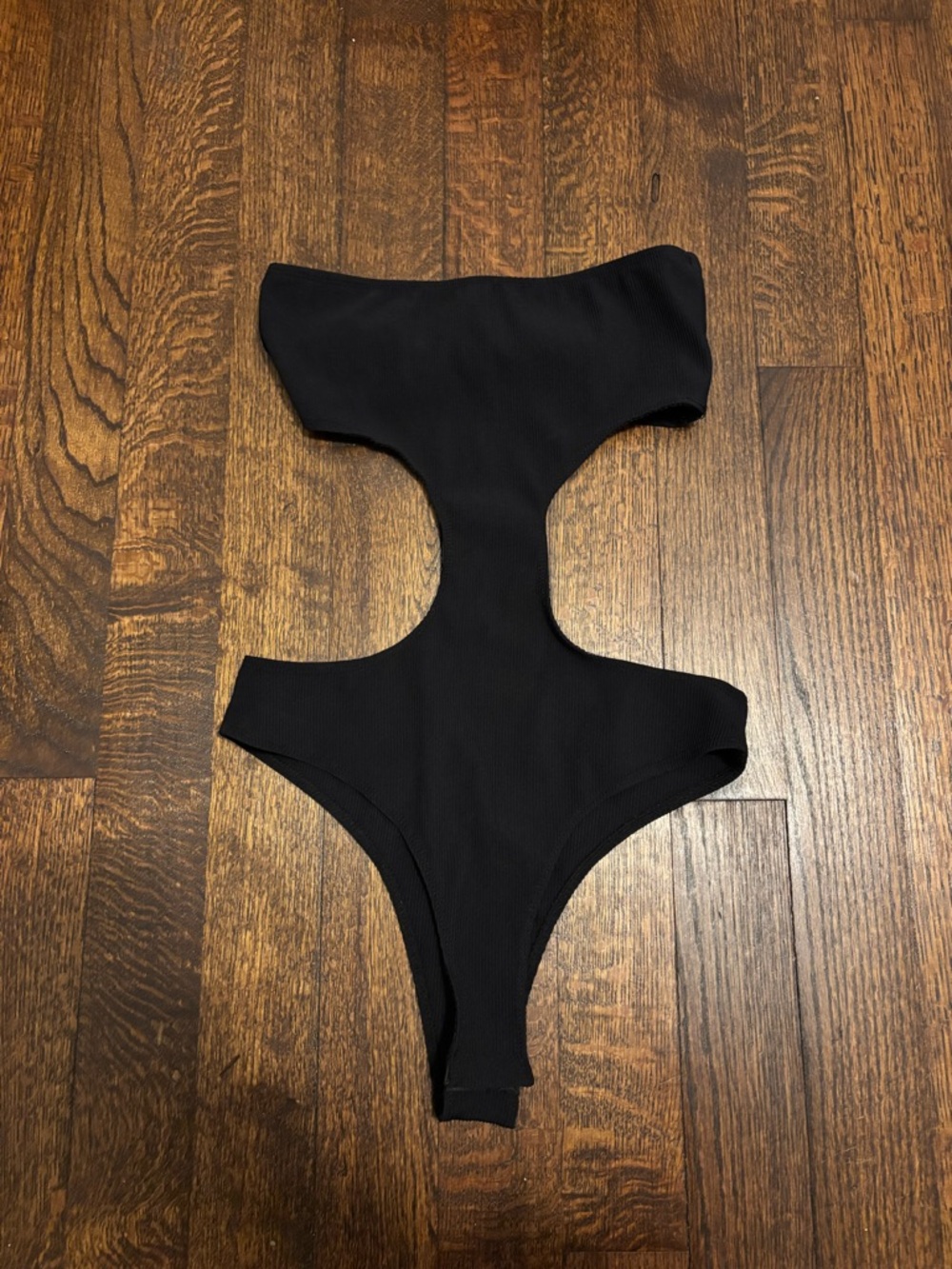 Edikted Vivie Ribbed Cut Out Bodysuit